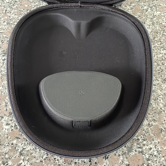 AirPod Max Case - Picture 2 of 4